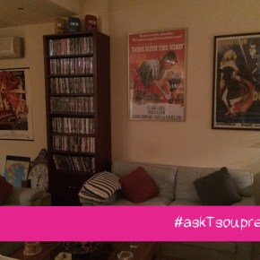 Μπλε τοίχος στο καθιστικό της Μαρίας.&nbsp;Γίνεται;