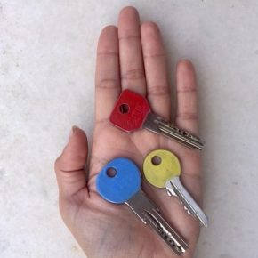 DIY: Δύο διαφορετικές χρήσεις του βερνικιού νυχιών!/ Easy nail polish&nbsp;DIY!